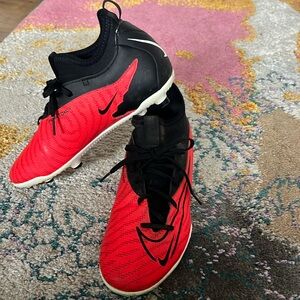 Boys Nike soccer cleats size 5 1/2